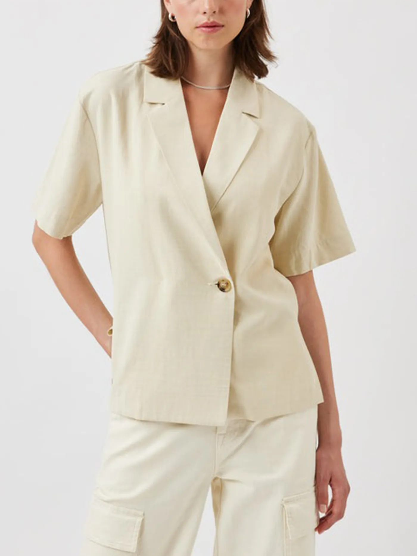 Essas Short Sleeve Buttondown Shirt