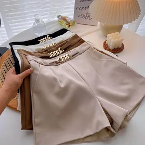 Luexco Elegant Women's Shorts With Link Belt
